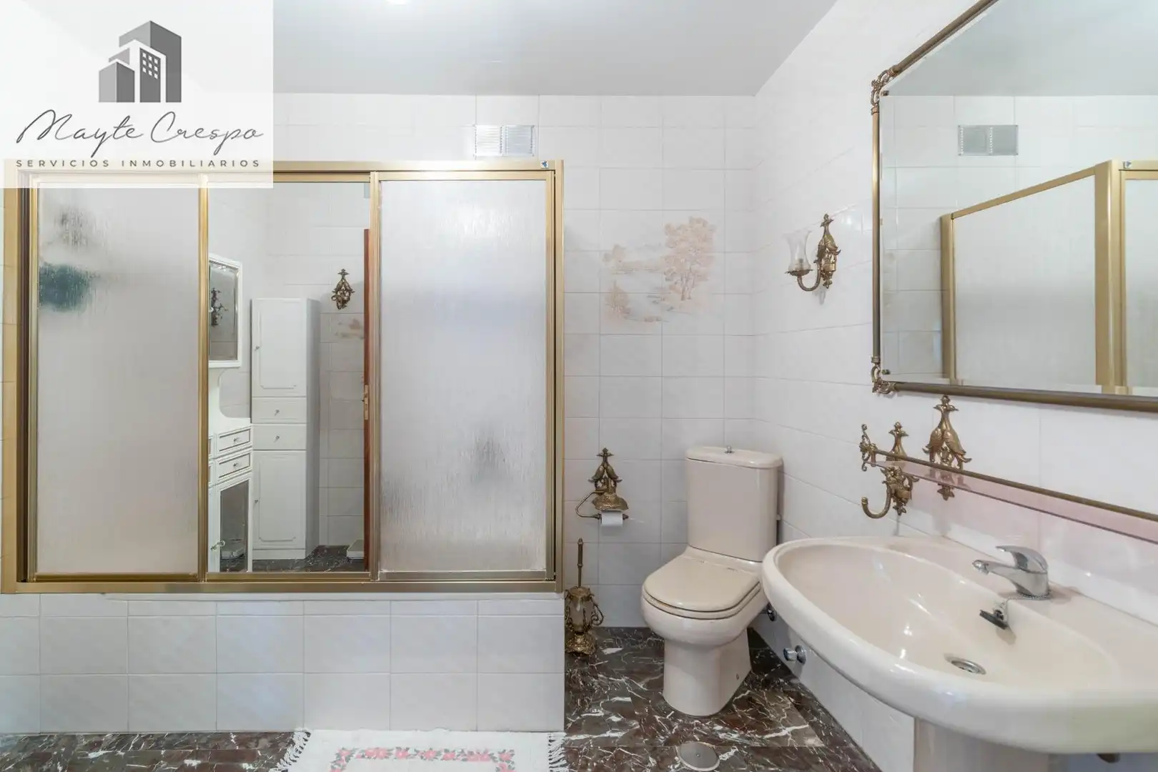 Baño de Casa adosada en venta en Jun con Terraza, Amueblado y Alarma