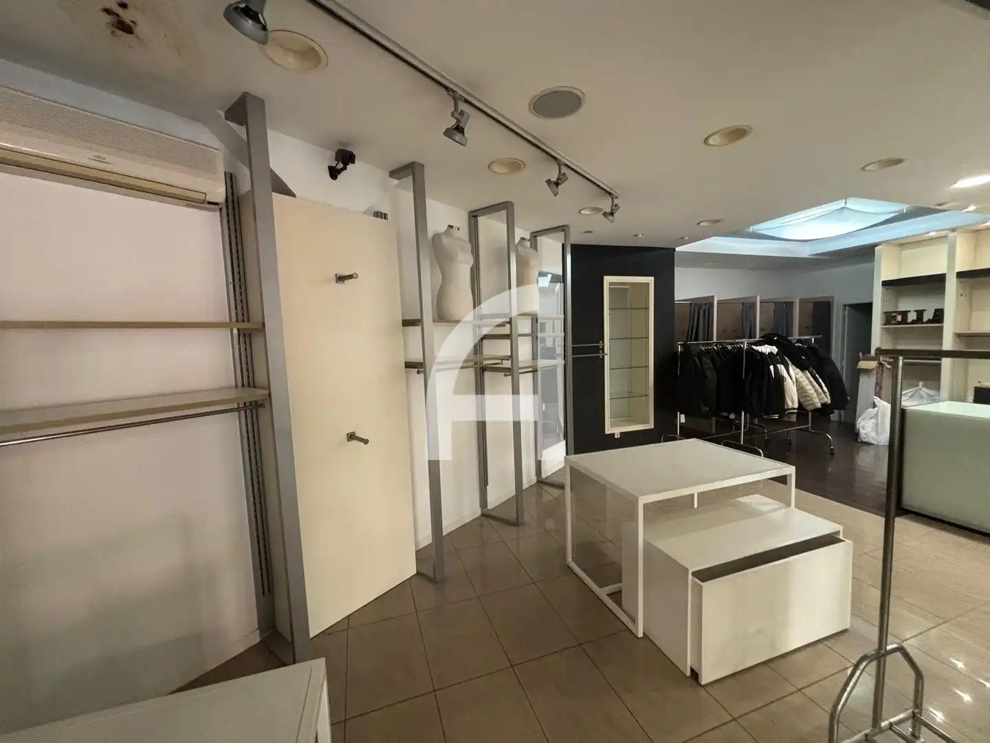 Local comercial en venda a Santa Maria Mazzarel·lo 80, imagen 7