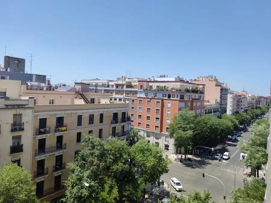 Außenansicht von Wohnung zur Miete in Madrid mit Heizung, Parkett und Ofen