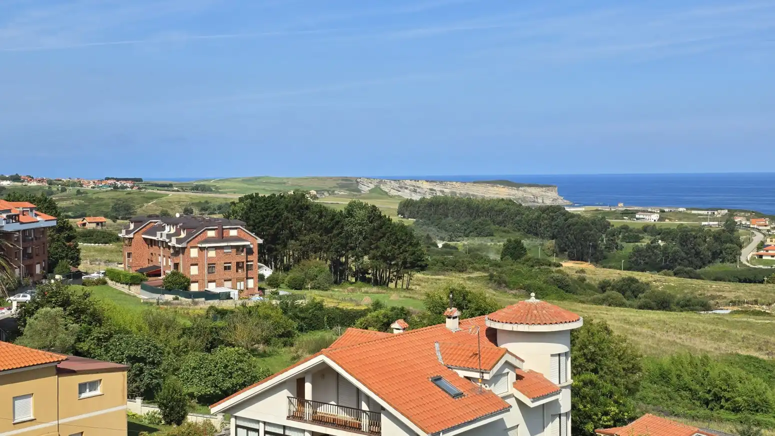 Vista exterior de Pis en venda en Suances amb Calefacció, Parquet i Moblat