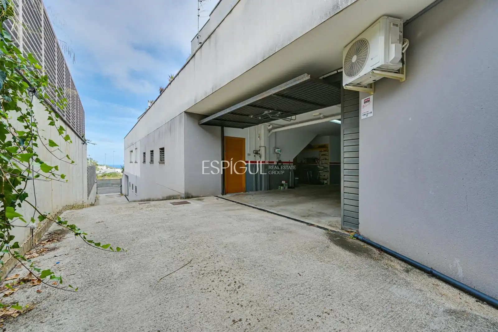 Exterior view of Houses for sale in Mataró  with Air Conditioner, Private garden and Terrace