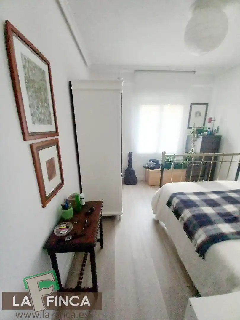 Bedroom of Flat for sale in Oviedo   with Storage room and Furnished