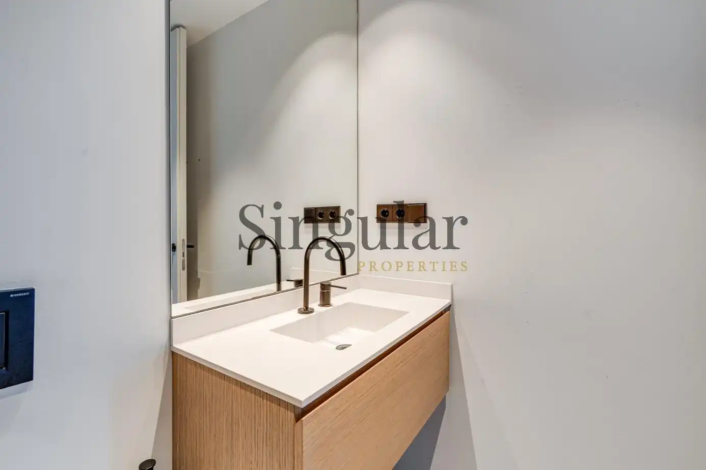 Bathroom of Flat for rent in Barcelona  with Heating, Private garden and Terrace