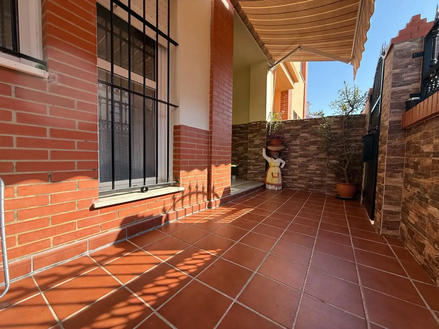 Terraza de Casa adosada en venta en Aljaraque con Aire acondicionado