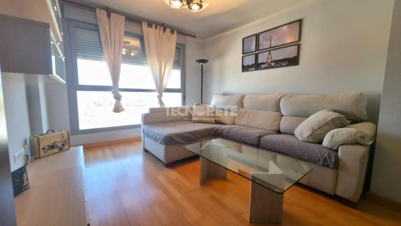 Sala de estar de Piso en venta en Guadalajara con Parquet y Piscina comunitaria
