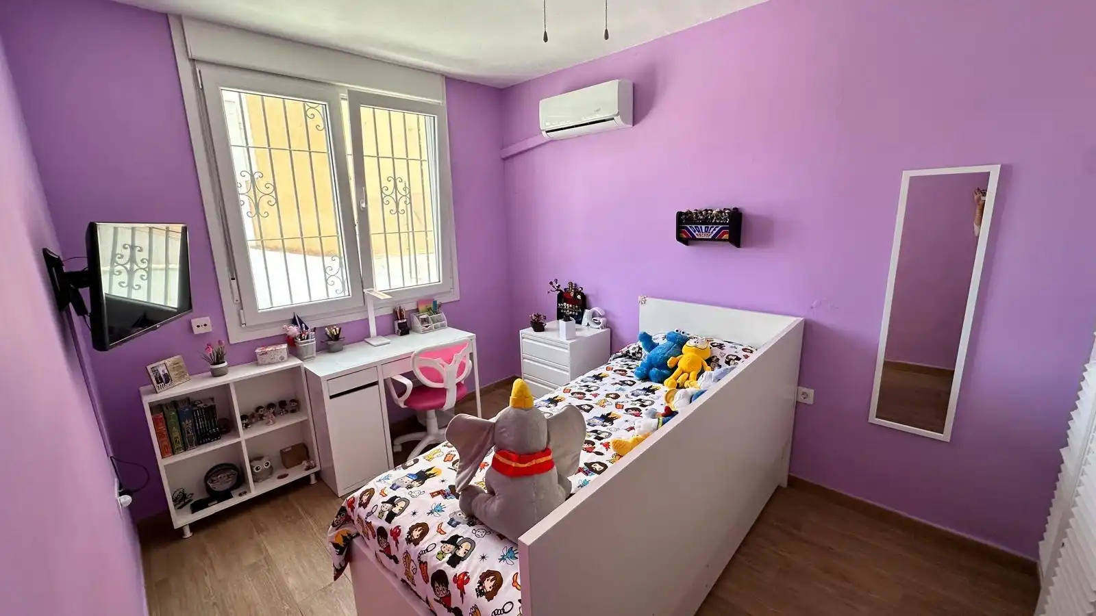 Dormitori de Casa adosada en venda en La Línea de la Concepción amb Piscina