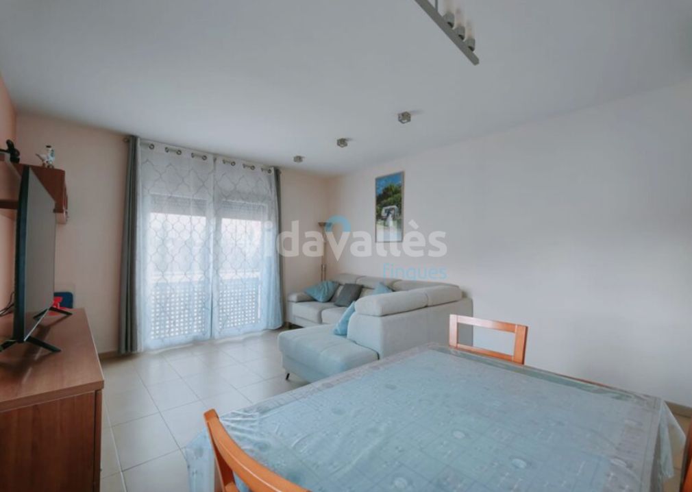 Schlafzimmer von Wohnung zum Verkauf in Riells i Viabrea mit Klimaanlage, Heizung und Ofen