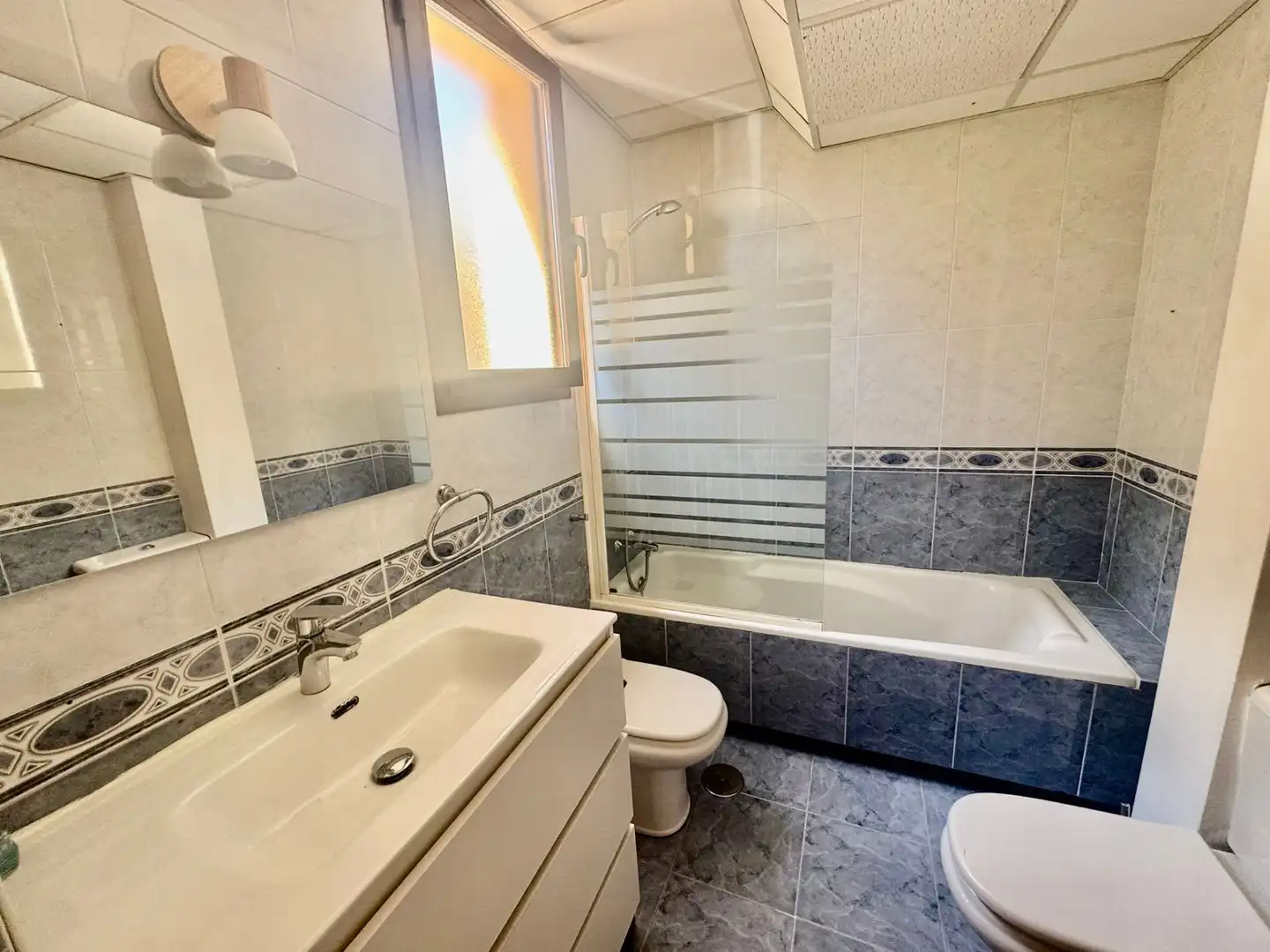 Bathroom of Apartments for rent in Benalmádena  with Air Conditioner, Furnished and Pets allowed