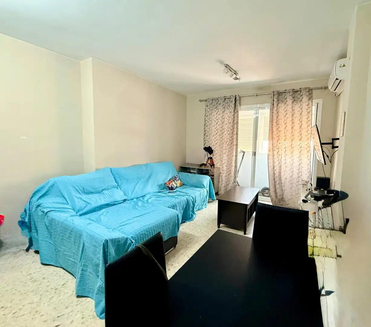 Sala d'estar de Pis en venda en La Rinconada amb Aire condicionat, Traster i Balcó
