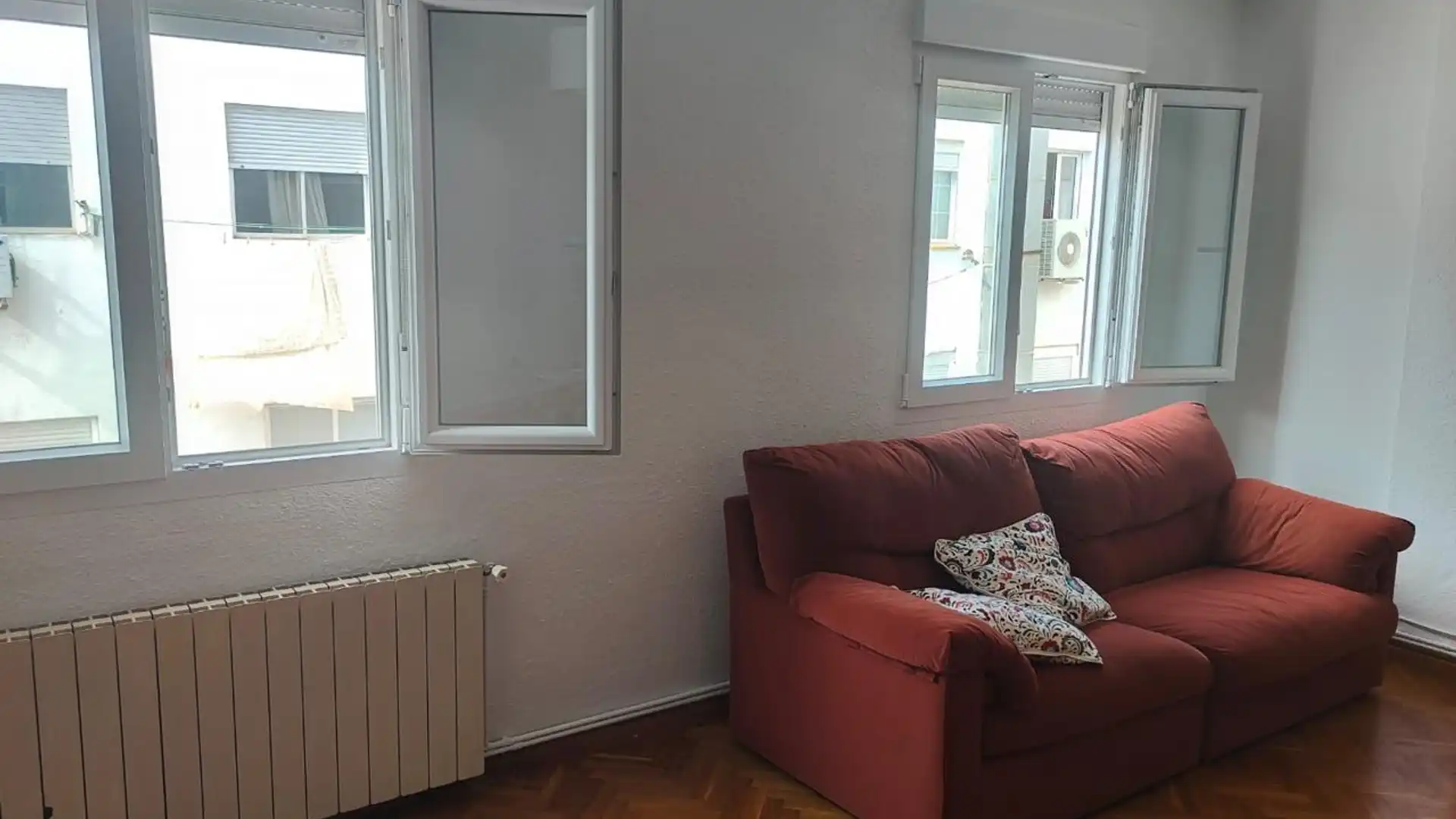 Sala de estar de Piso en venta en  Zaragoza Capital con Calefacción y Parquet