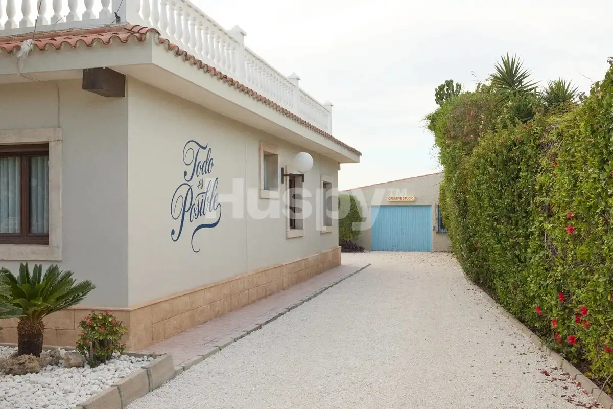 Vista exterior de Casa o xalet en venda en Elche / Elx amb Aire condicionat, Calefacció i Jardí privat