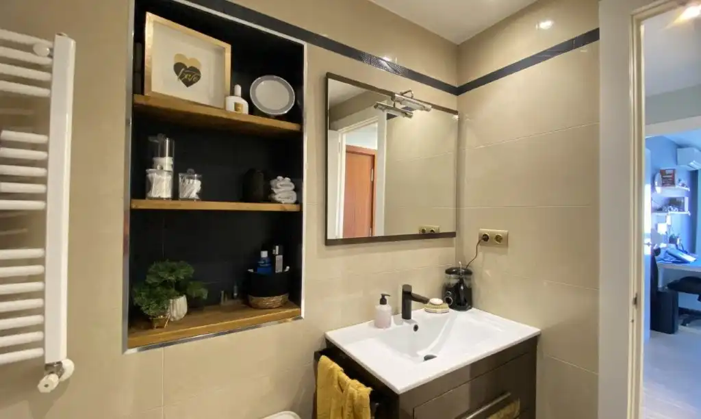 Bathroom of Flat for sale in Leganés  with Air Conditioner, Heating and Terrace