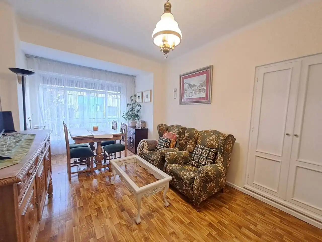 Sala de estar de Piso en venta en Burgos Capital con Calefacción, Parquet y Terraza