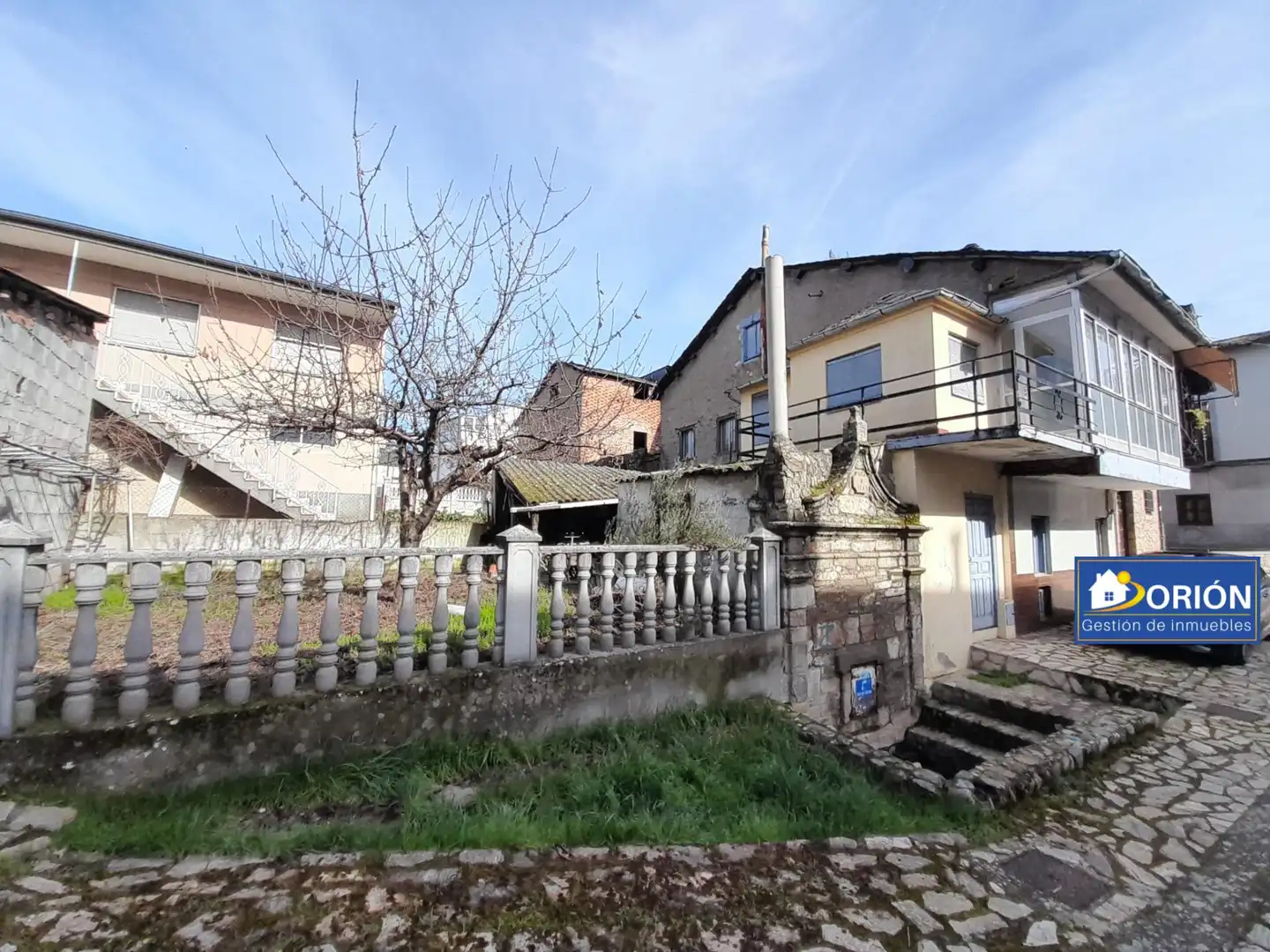 Vista exterior de Casa o chalet en venta en Cacabelos con Jardín privado, Terraza y Balcón