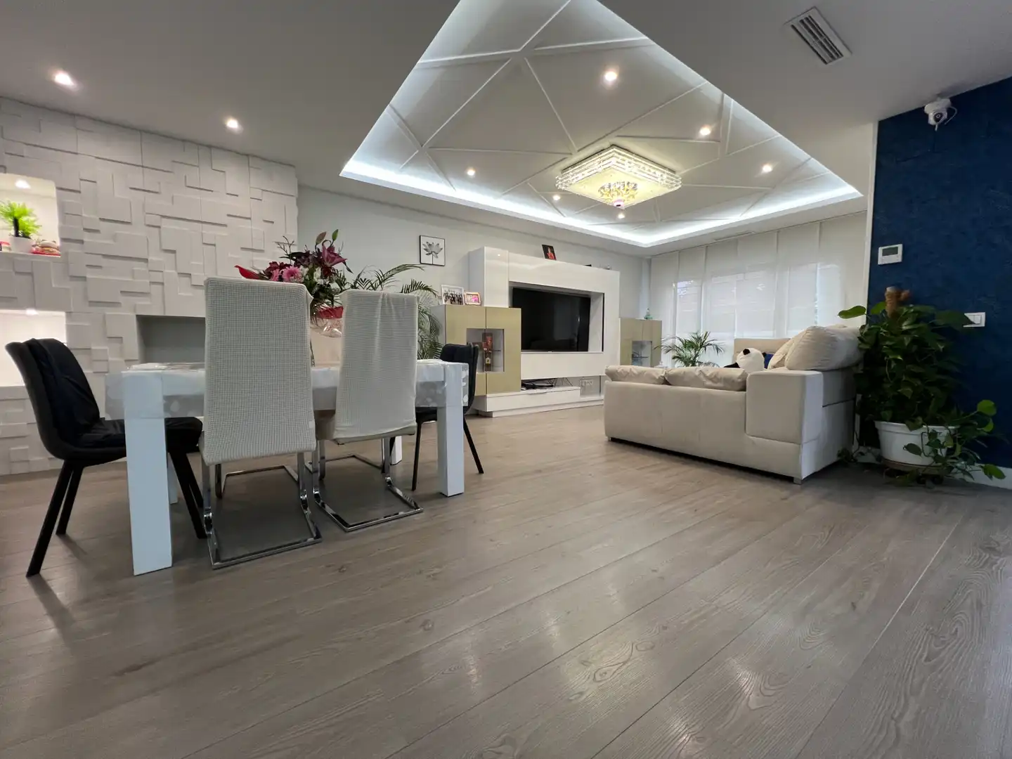 Sala d'estar de Casa o xalet en venda en Rivas-Vaciamadrid amb Aire condicionat, Calefacció i Jardí privat