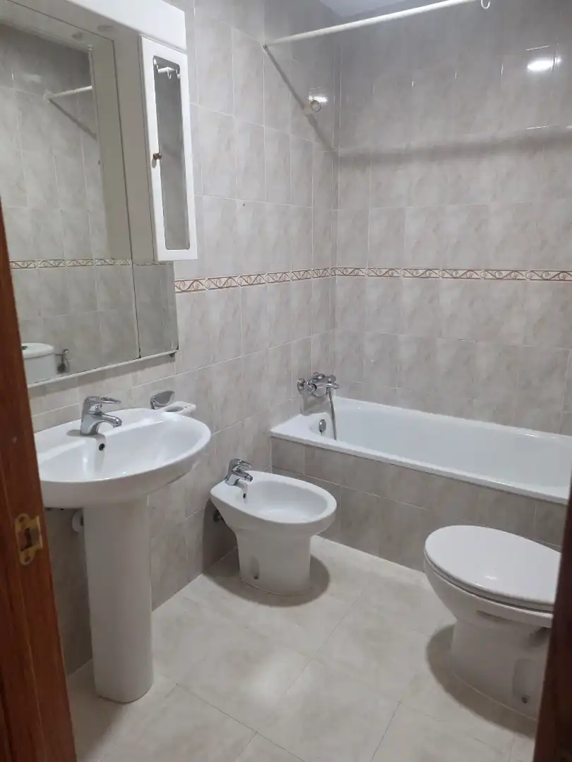 Bathroom of Flat for sale in Madrid  with Heating, Storage room and Alarm