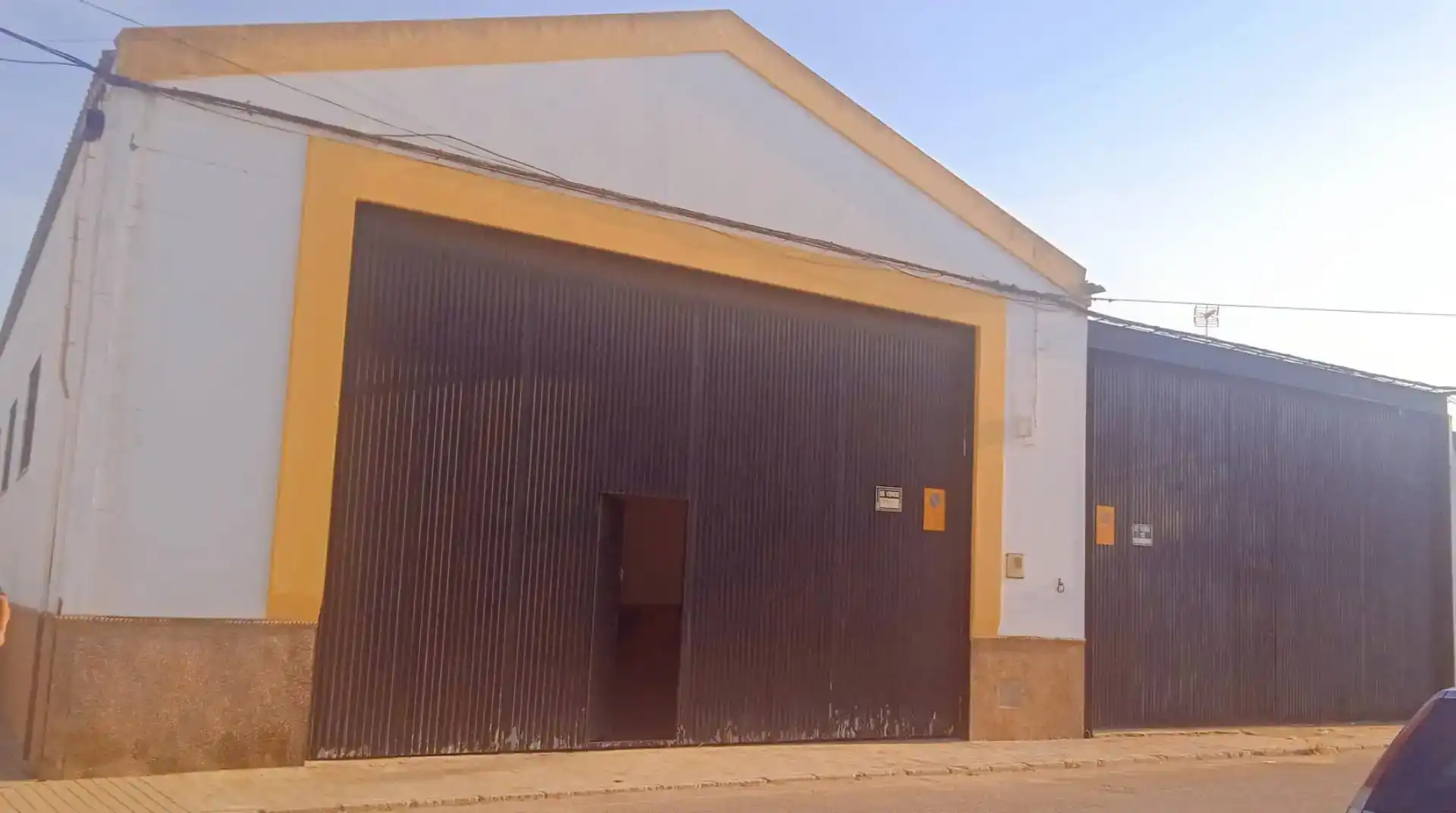Vista exterior de Nau industrial en venda en Fuentes de Andalucía, Sevilla