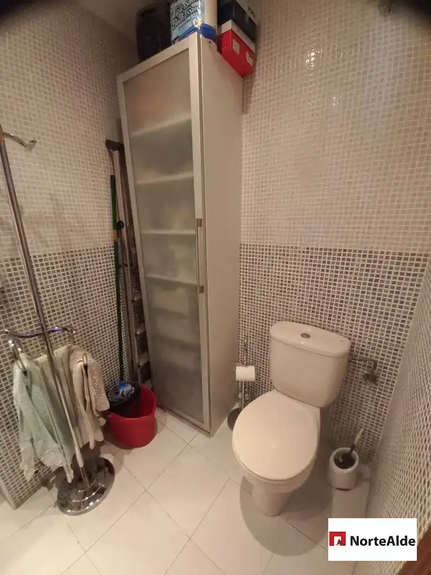 Baño de Piso en venta en Barakaldo  con Calefacción, Trastero y Balcón