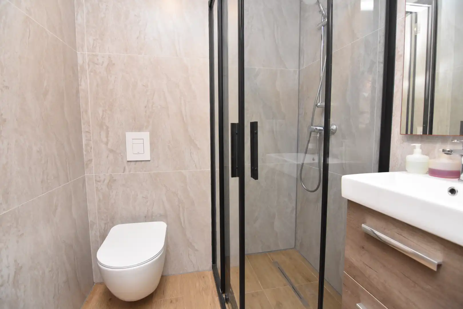 Badezimmer von Wohnung zum Verkauf in Pineda de Mar mit Klimaanlage, Heizung und Privatgarten