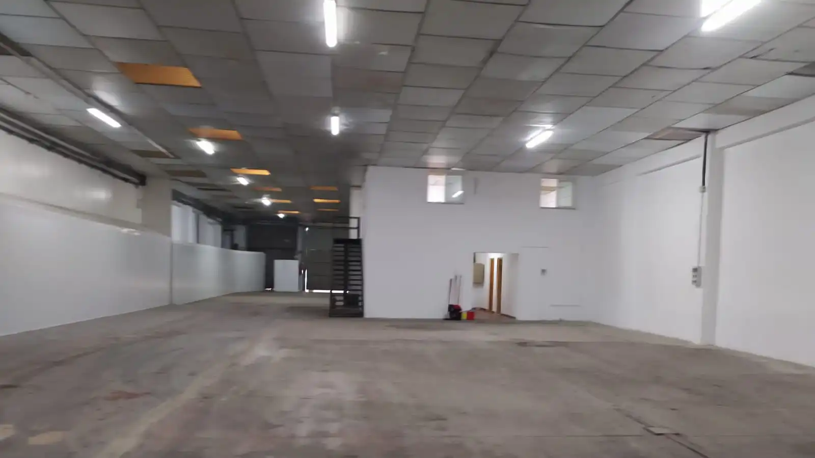 Nau industrial de lloguer en Xirivella amb Alarma