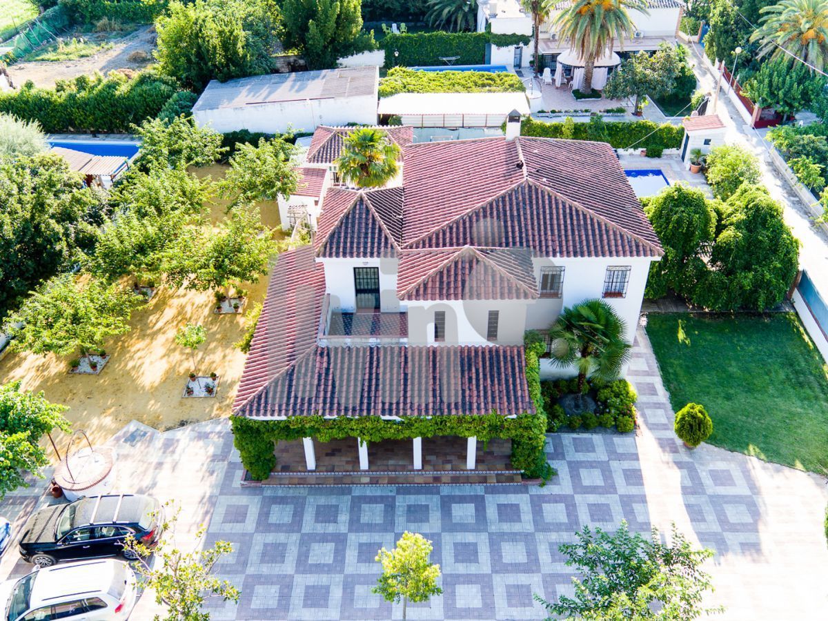 Vista exterior de Casa o xalet en venda en  Jaén Capital amb Aire condicionat, Jardí privat i Terrassa