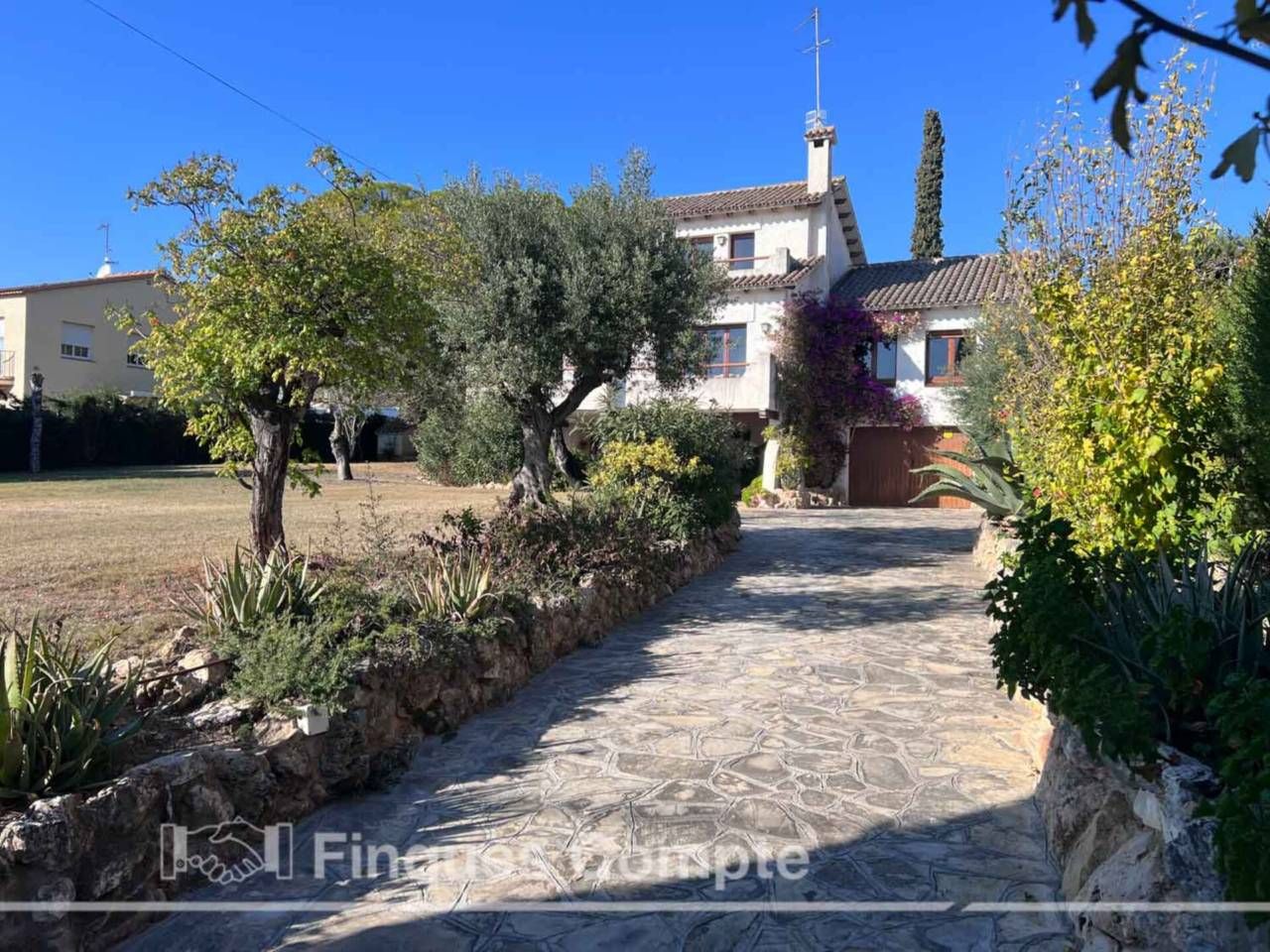Vista exterior de Casa o xalet en venda en Roda de Berà amb Calefacció, Jardí privat i Terrassa