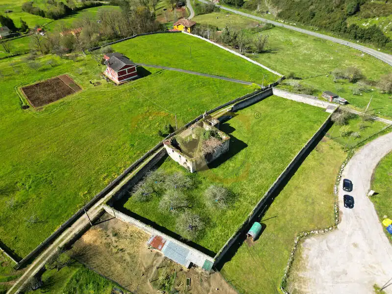Casa o chalet en venta en Las Regueras   con Jardín privado