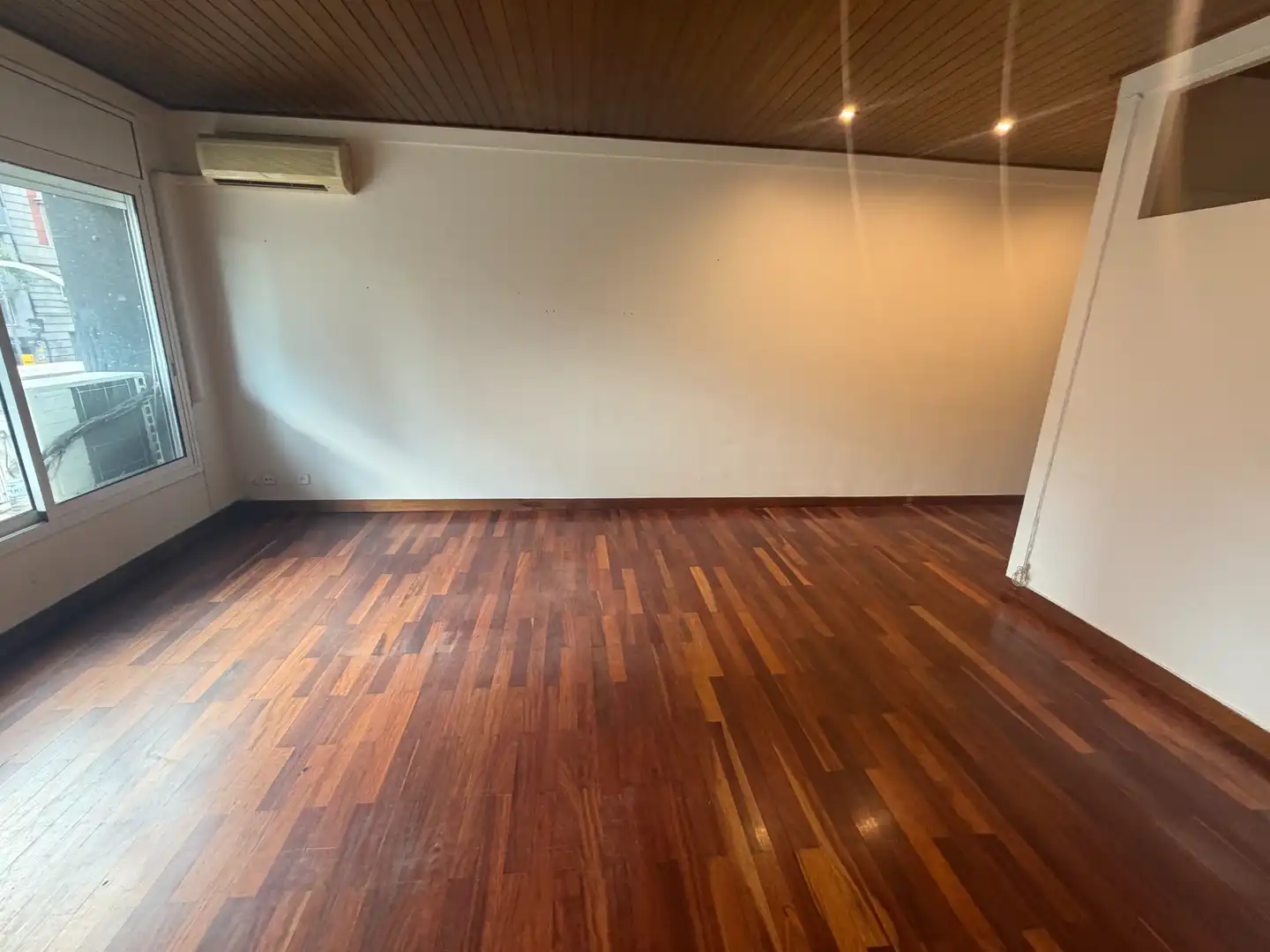 Flat for sale in Barcelona  with Air Conditioner, Heating and Parquet flooring