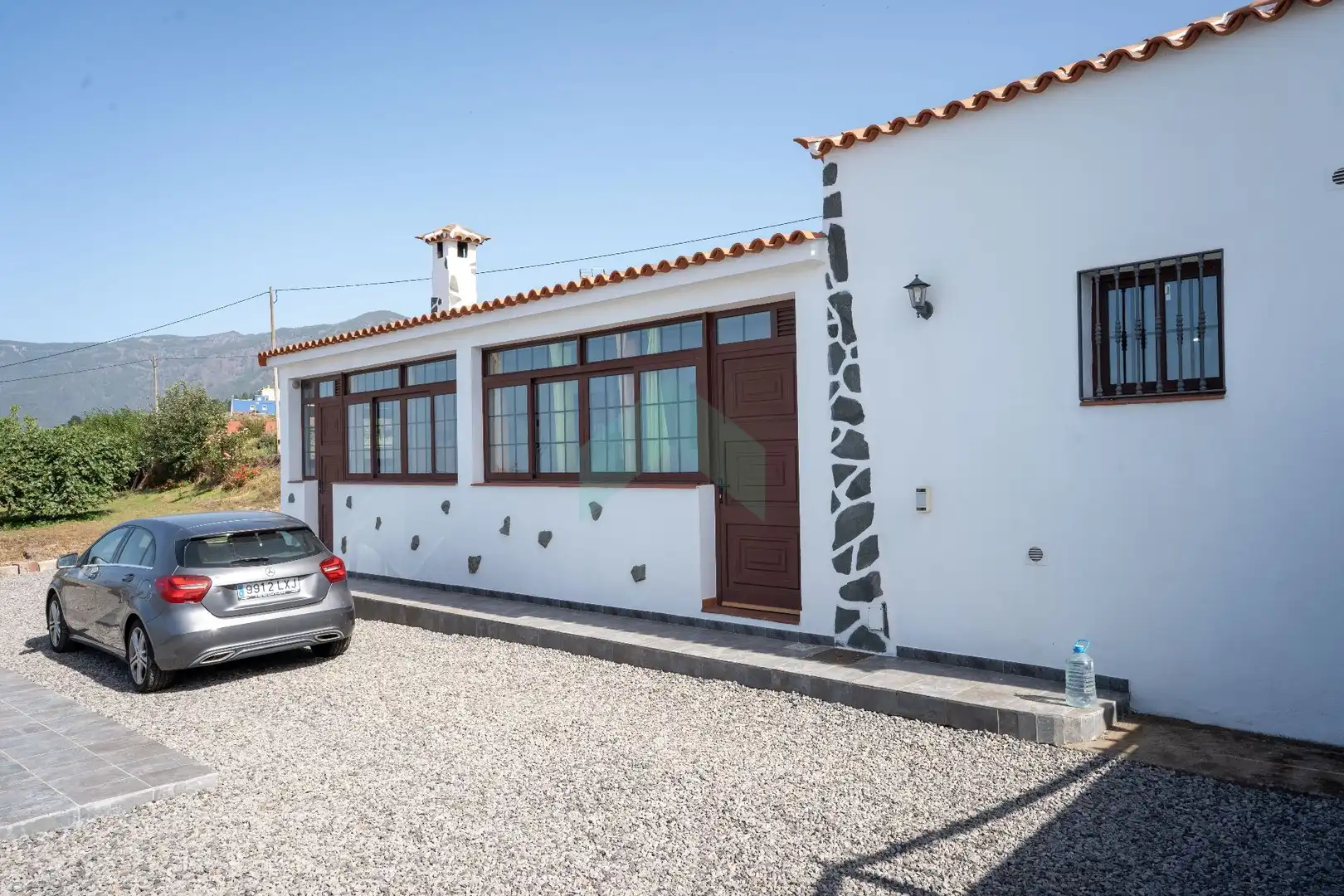 Vista exterior de Casa o xalet en venda en La Orotava amb Jardí privat, Terrassa i Moblat