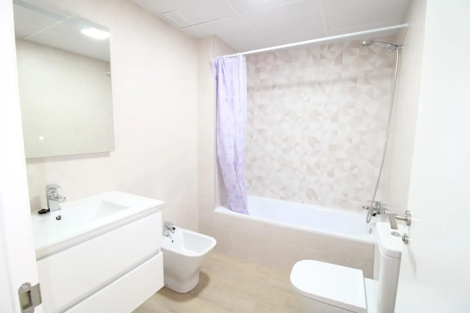 Badezimmer von Wohnung zur Miete in Murcia mit Klimaanlage, Heizung und Möbliert