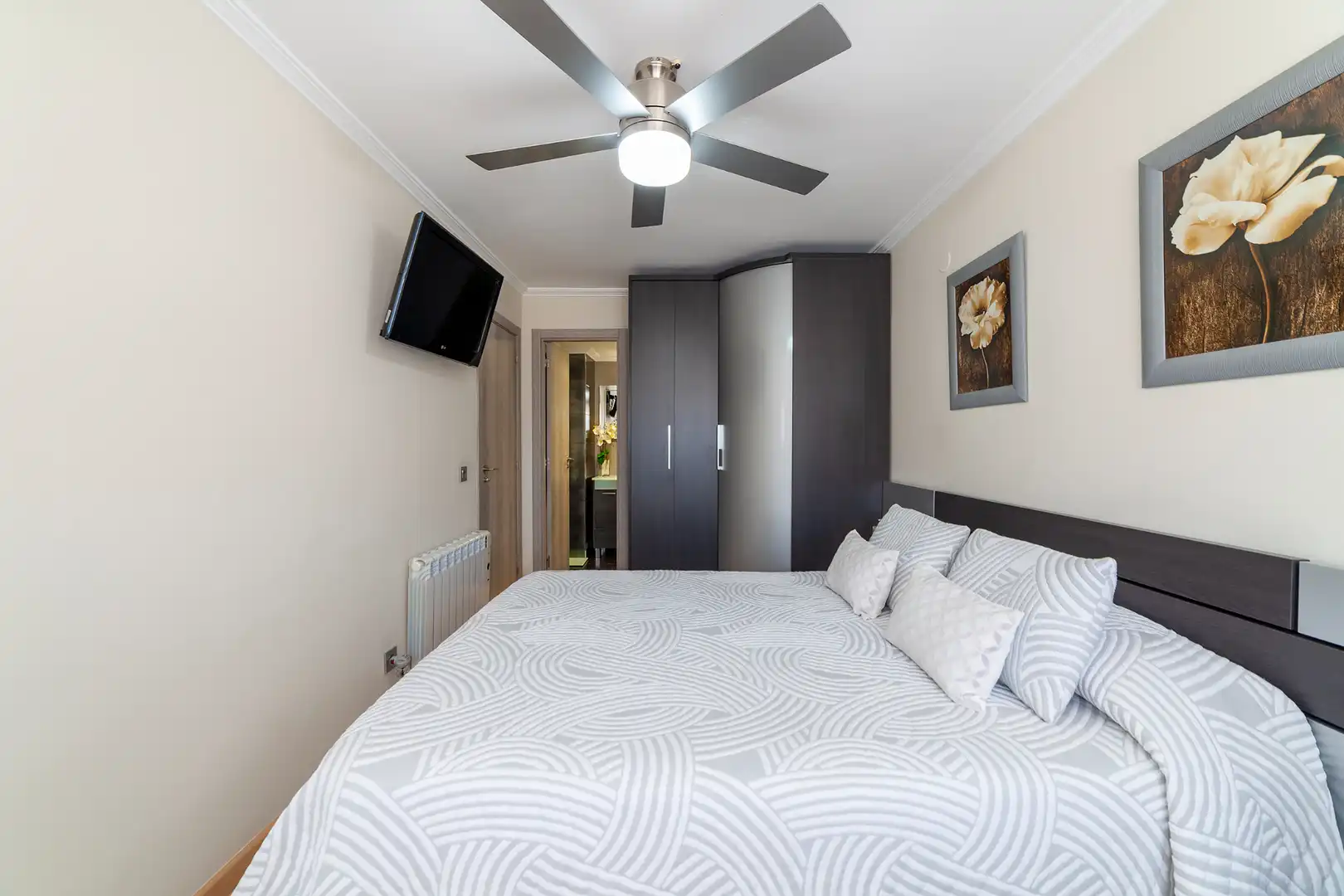 Bedroom of Flat for sale in Manises  with Air Conditioner, Heating and Oven