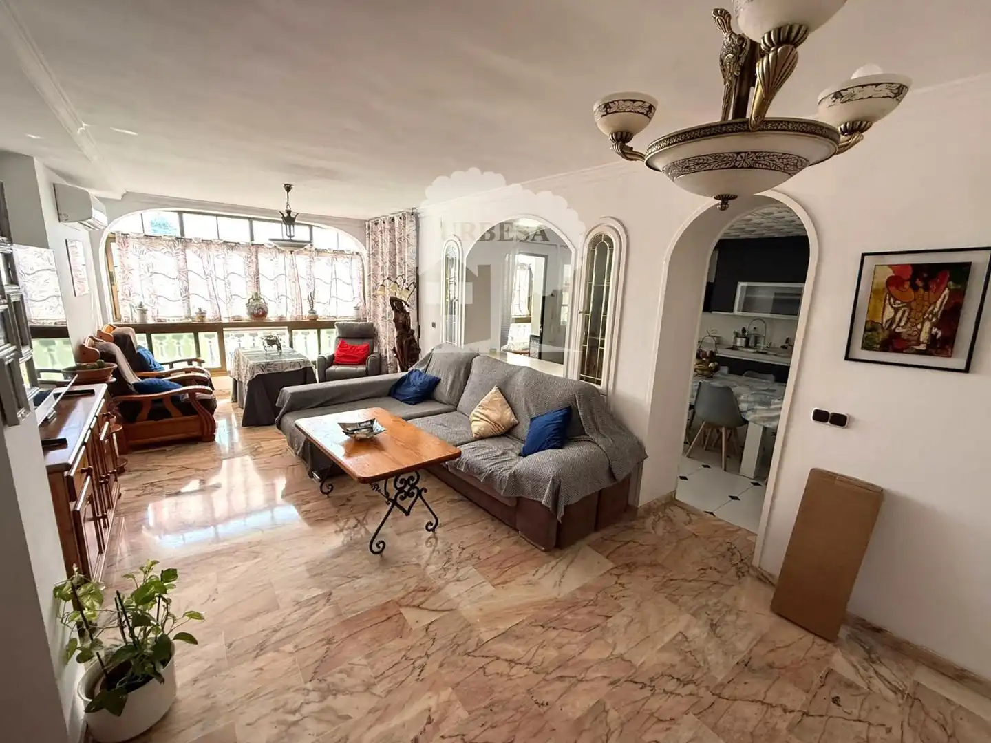 Wohnzimmer von Einfamilien-Reihenhaus zum Verkauf in Motril mit Klimaanlage, Heizung und Schwimmbad