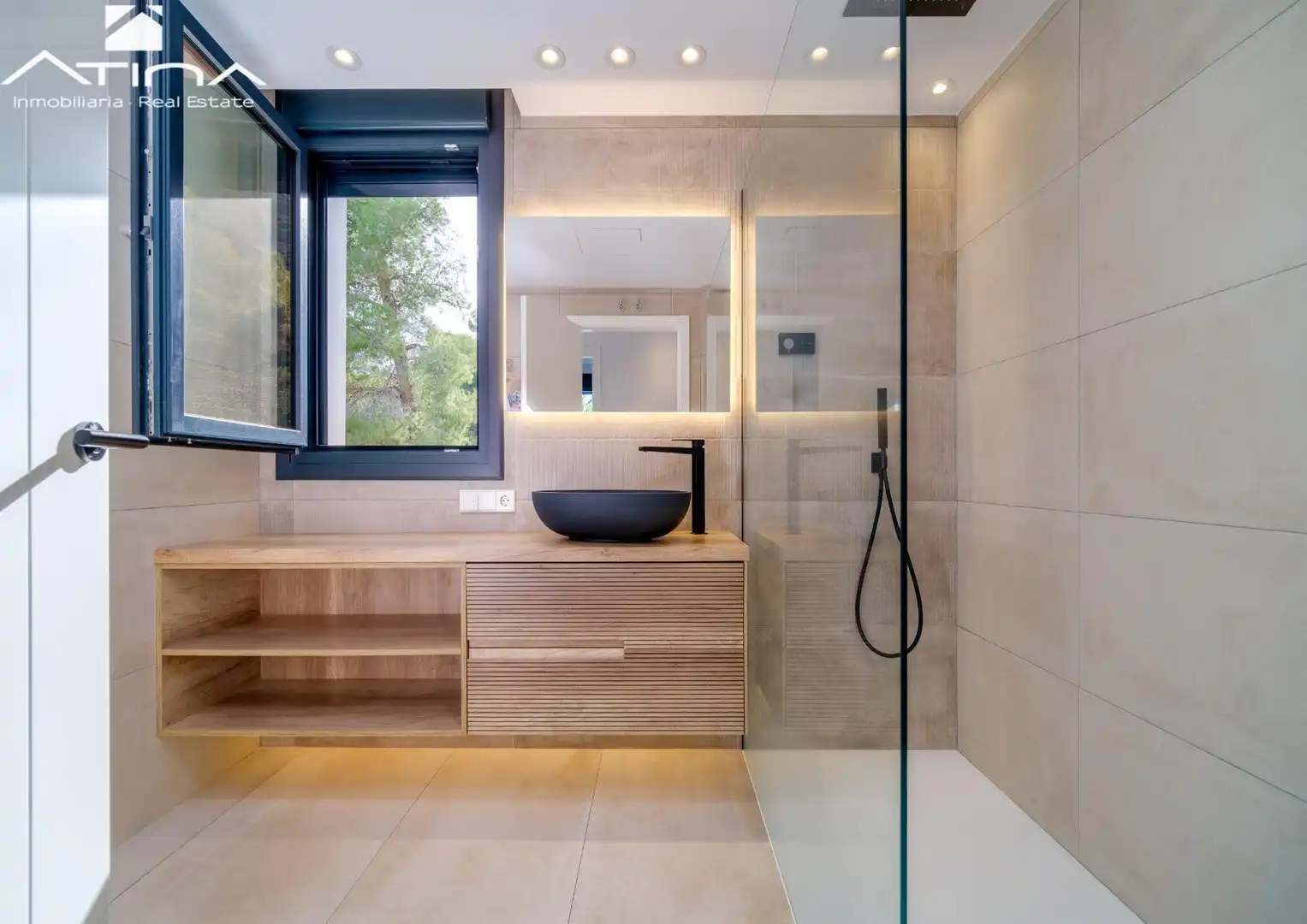 Bathroom of Houses for sale in Dénia  with Air Conditioner, Terrace and Storage room