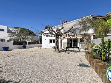Casa con balcone in vendita a Carrer Noguera