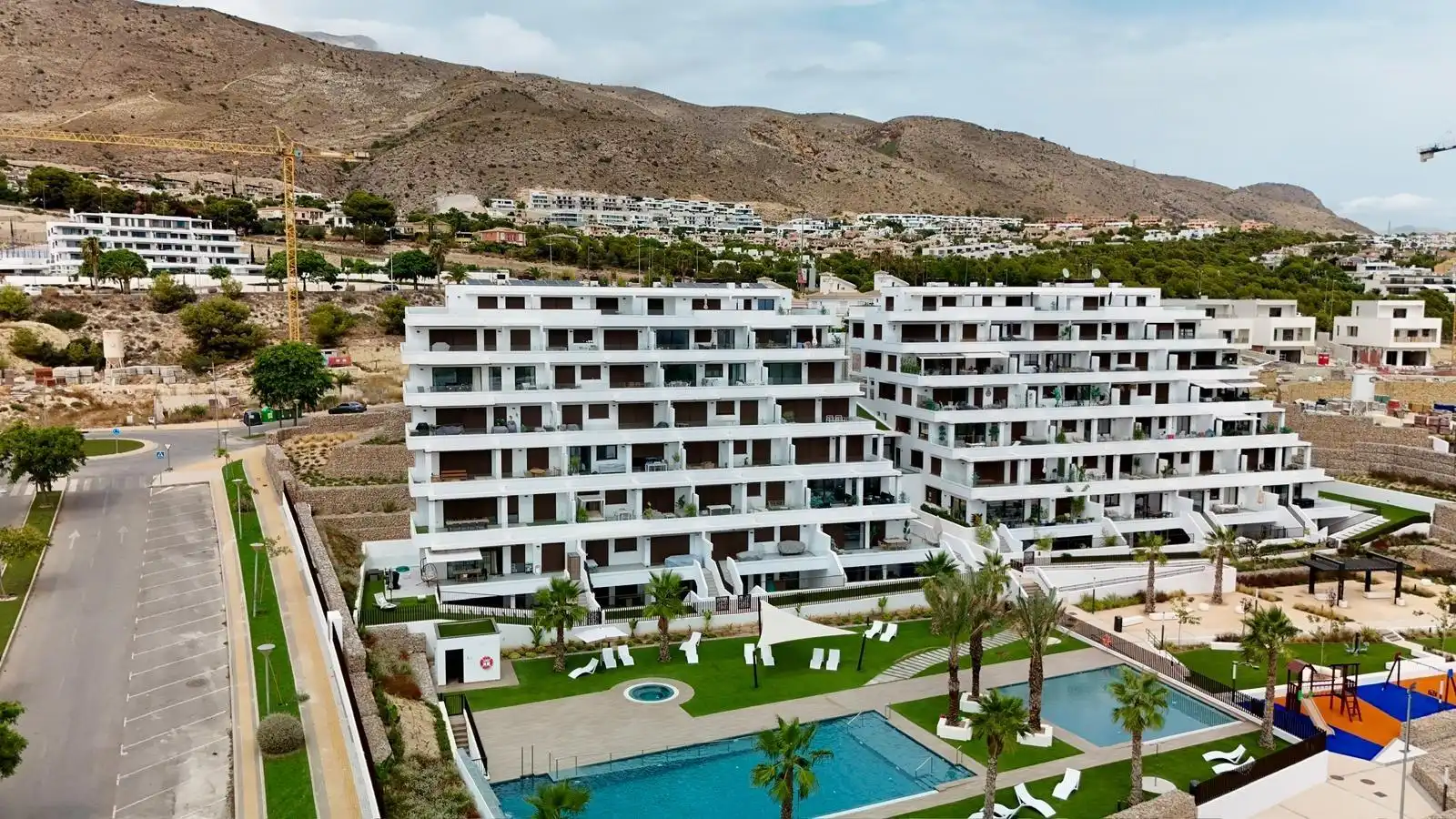 Vista exterior de Apartament de lloguer en Finestrat amb Aire condicionat, Jardí privat i Terrassa