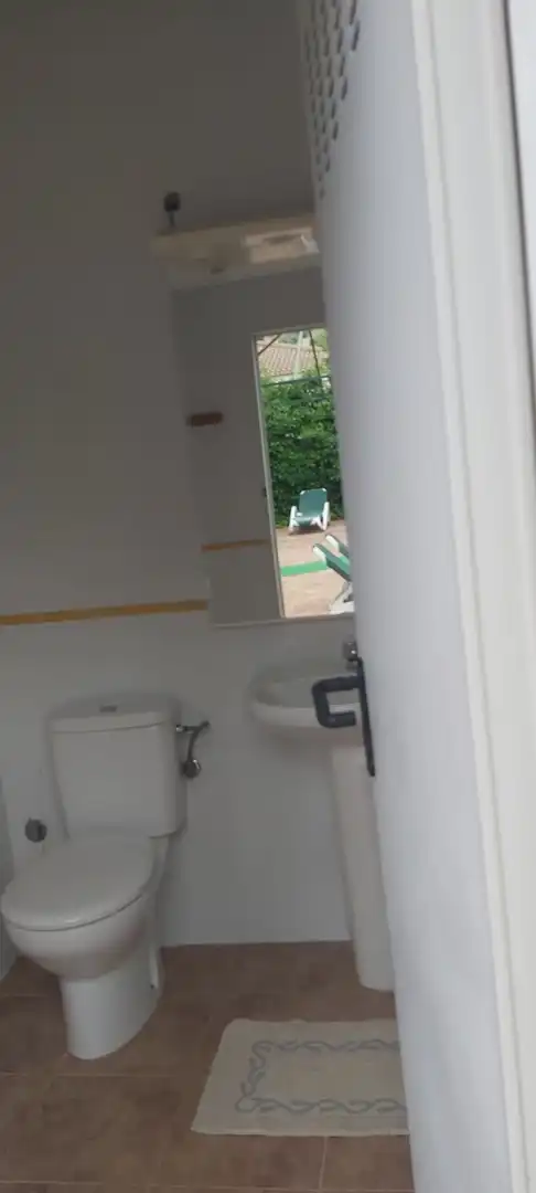 Bany de Casa o xalet de lloguer en Mengíbar amb Aire condicionat, Terrassa i Piscina
