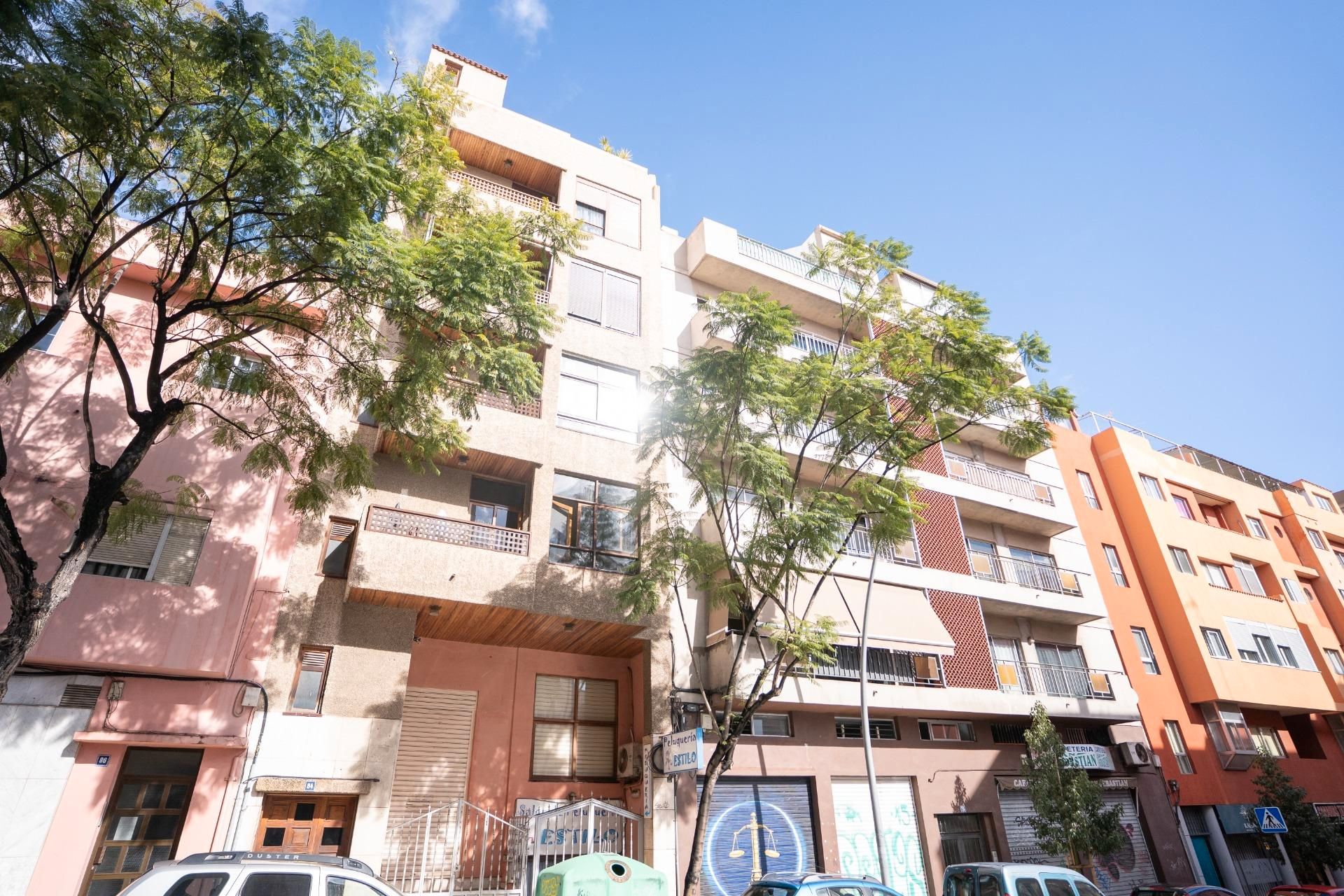 Exterior view of Flat for sale in  Santa Cruz de Tenerife Capital  with Storage room, Furnished and Balcony