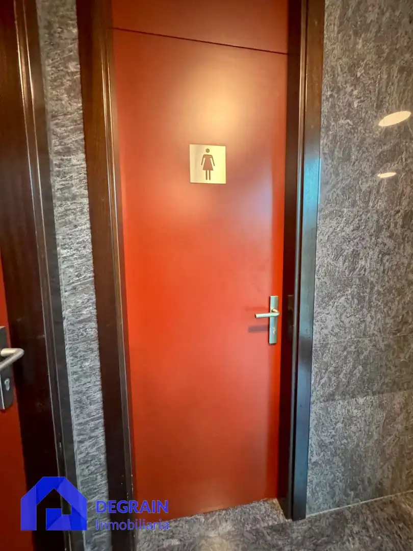 Baño de Oficina de alquiler en Oviedo 