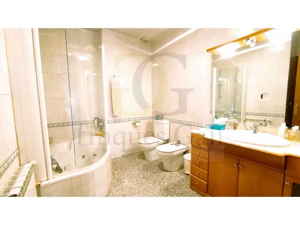 Bathroom of Houses for sale in Castellbell i el Vilar  with Air Conditioner, Terrace and Oven