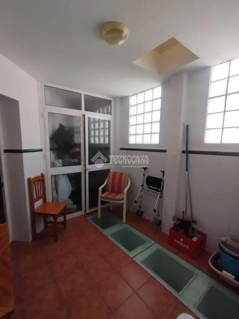 Einfamilien-Reihenhaus zum Verkauf in Málaga mit Klimaanlage, Terrasse und Balkon