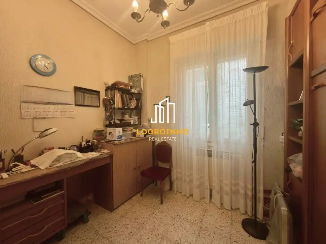 Piso en venta en  Logroño con Calefacción, Amueblado y Balcón