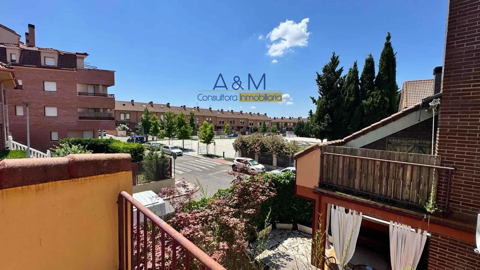 Vista exterior de Casa adosada en venta en Cistérniga con Calefacción, Jardín privado y Terraza