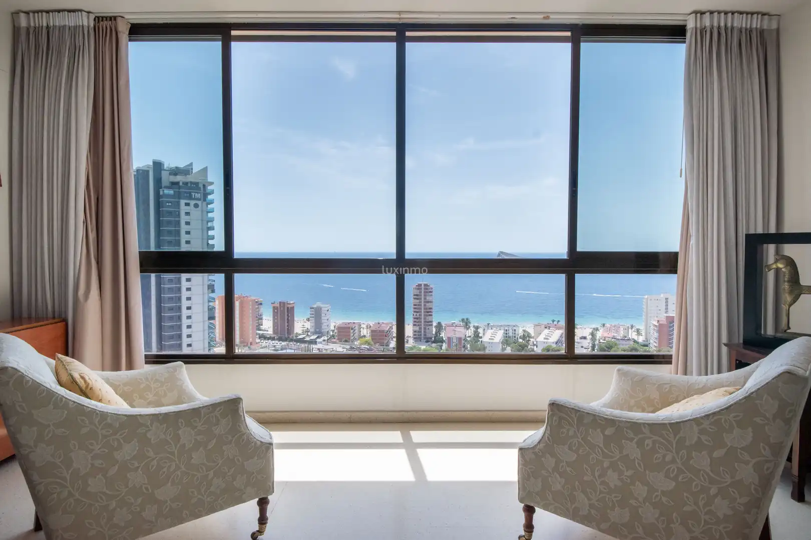 Living room of Flat for sale in Benidorm  with Air Conditioner, Private garden and Community pool