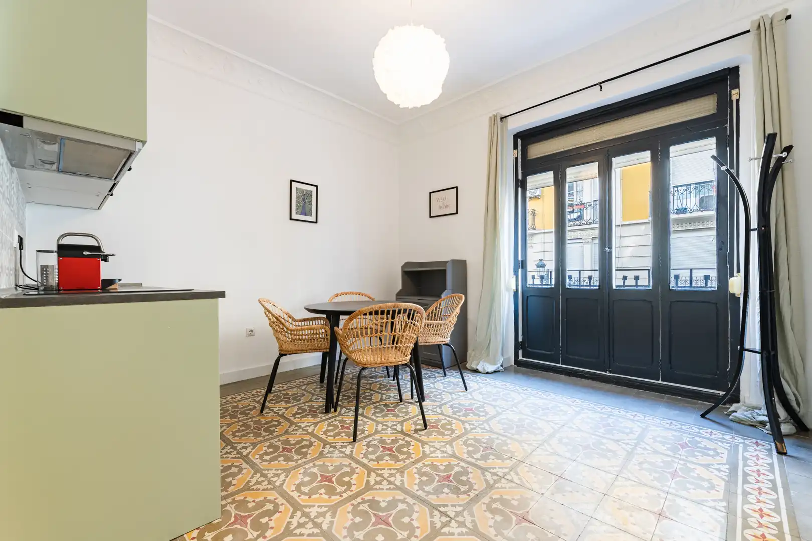 Comedor de Estudio de alquiler en Valencia con Aire acondicionado, Calefacción y Amueblado