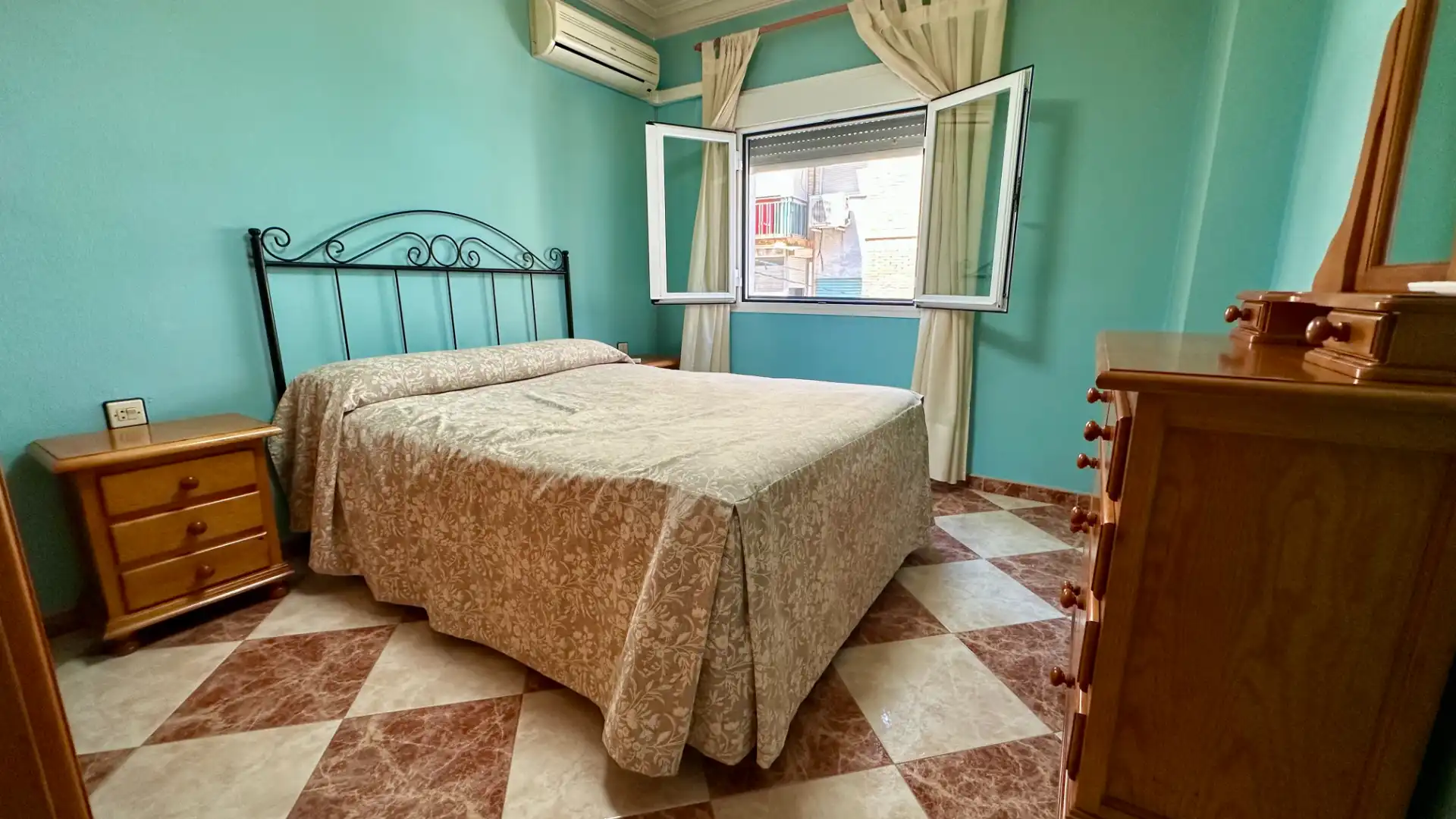 Habitación de Piso en venta en Castilleja de la Cuesta con Aire acondicionado y Terraza