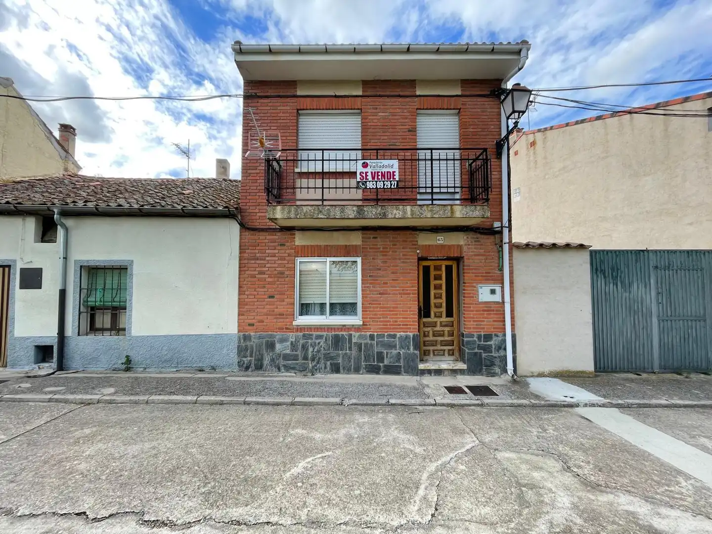 Vista exterior de Casa adosada en venda en Escarabajosa de Cabezas amb Calefacció, Terrassa i Traster