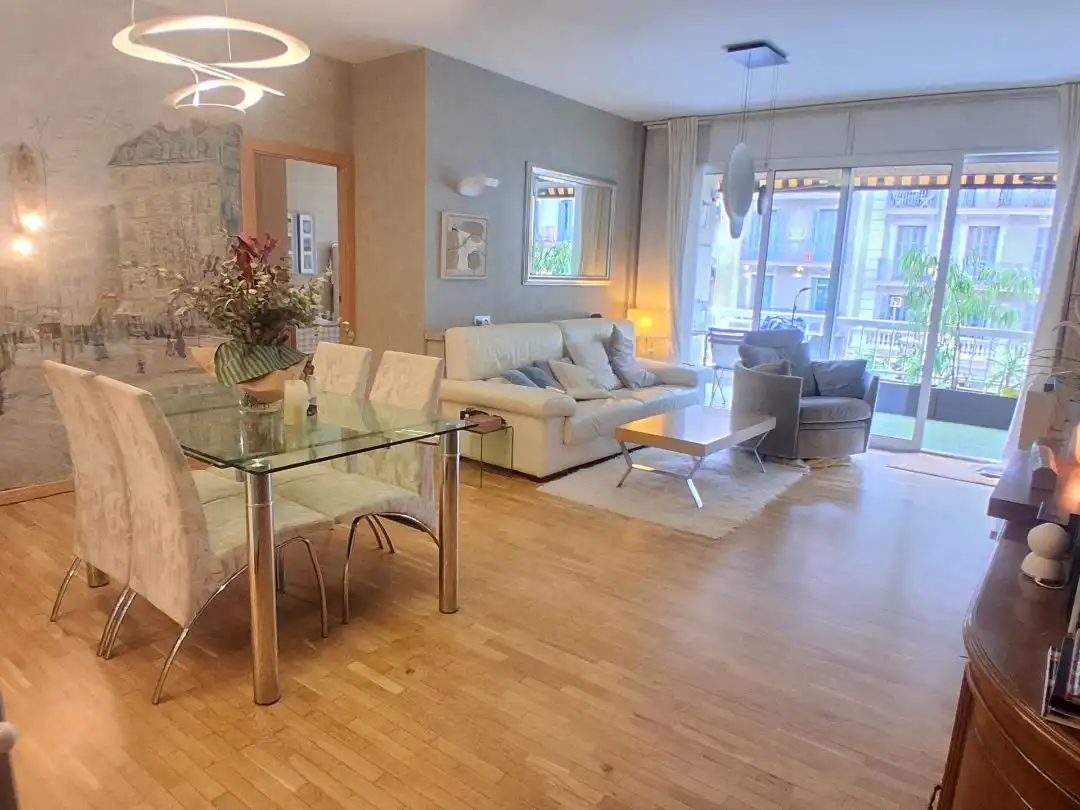Piso con ascensor en venta en Comte d'Urgell 96-98