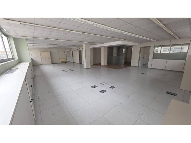 Oficina en Alquiler en Calle Navas de Tolosa en La Cogullada