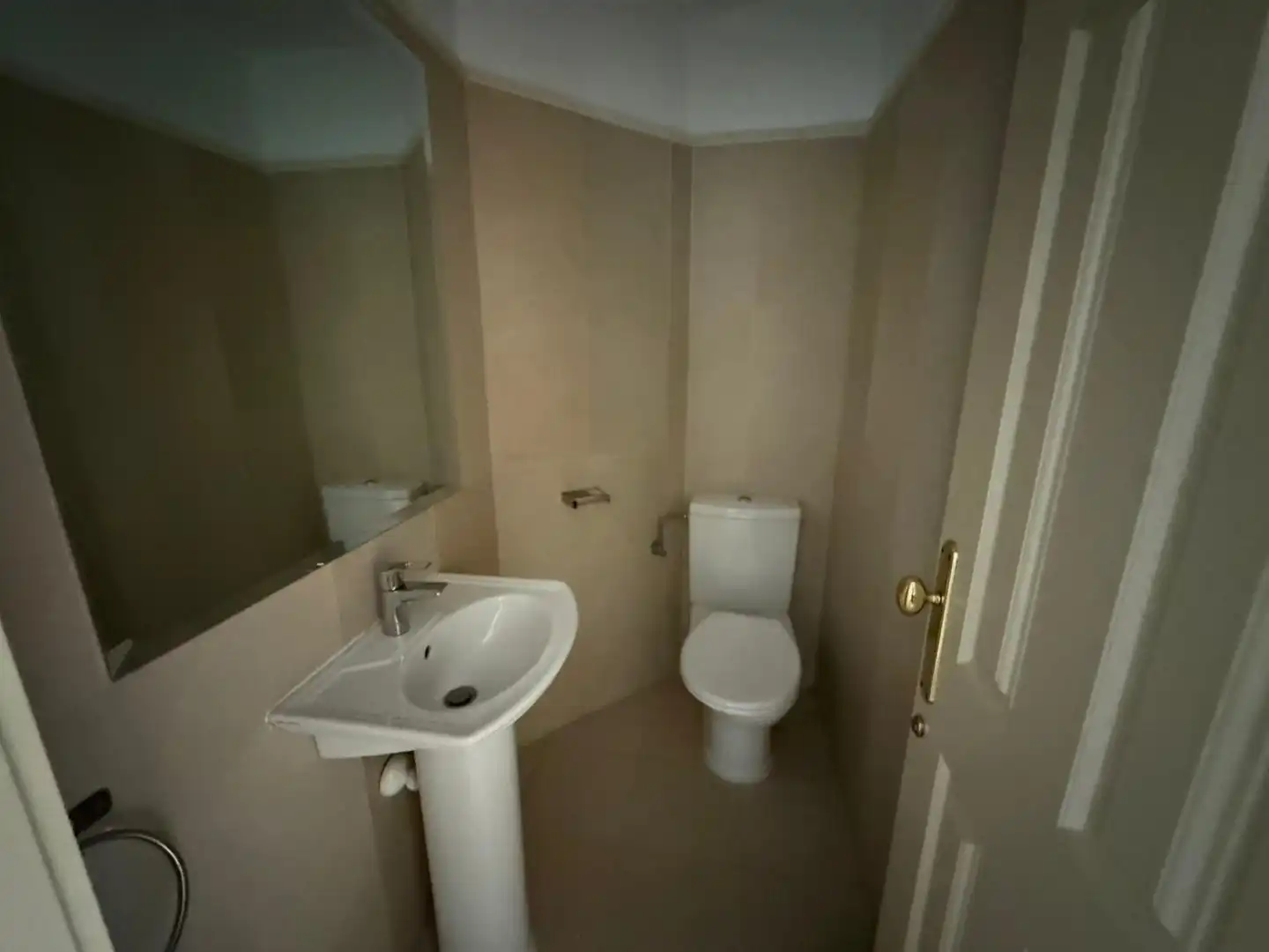 Baño de Piso en venta en Marbella con Calefacción, Terraza y Piscina comunitaria