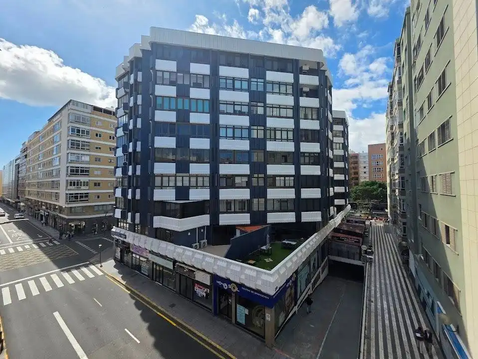 Vista exterior de Pis en venda en Las Palmas de Gran Canaria amb Aire condicionat, Calefacció i Jardí privat